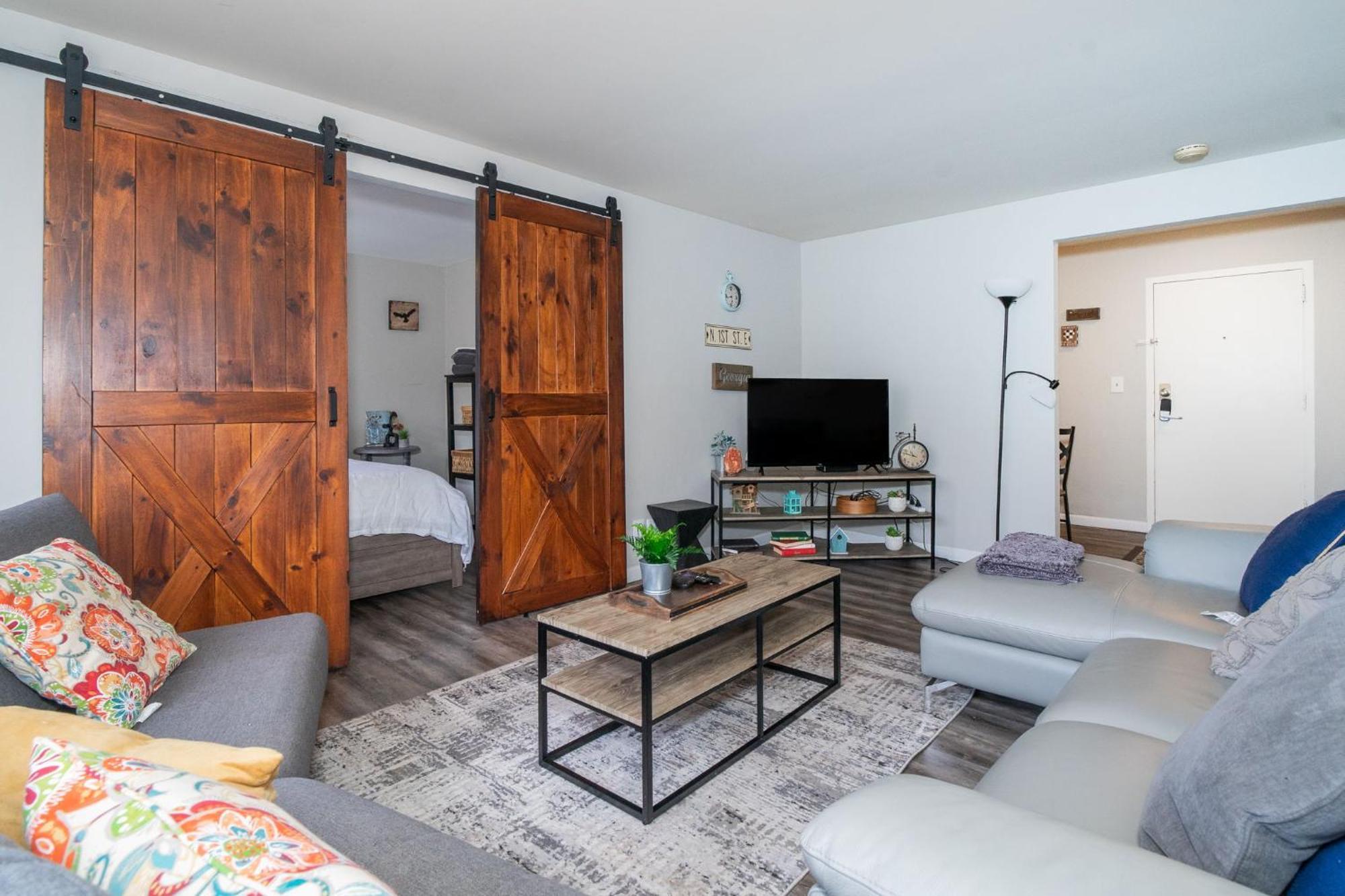 Welcoming Barn, 2 Bedroom & 1 Bath & Parking Atlanta Eksteriør billede